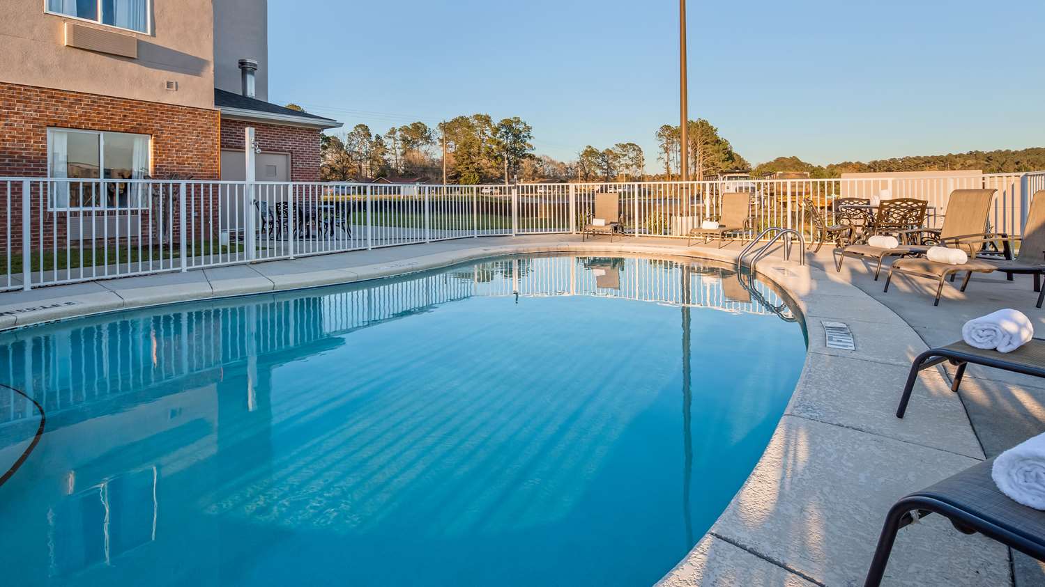 Best Western Dothan Inn & Suites 16/26