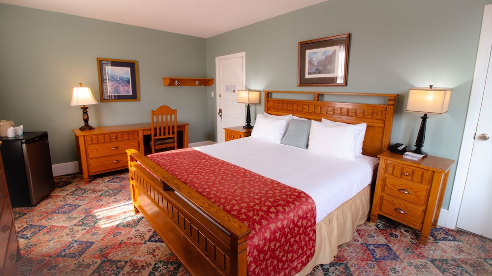 James Bay Inn Hotel Suites Cottage 23/74