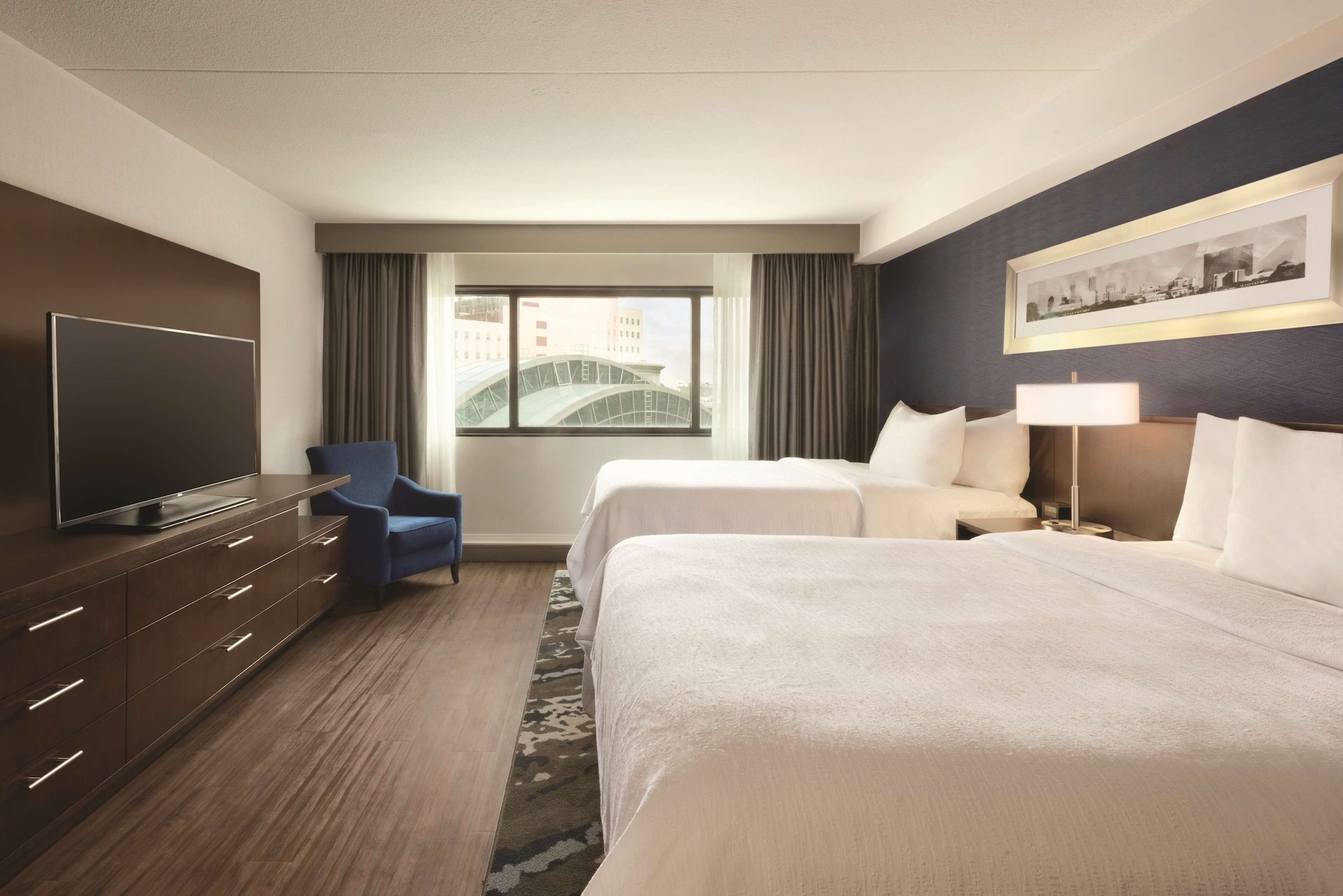 Suite, King Bed, Sofa, Accessible