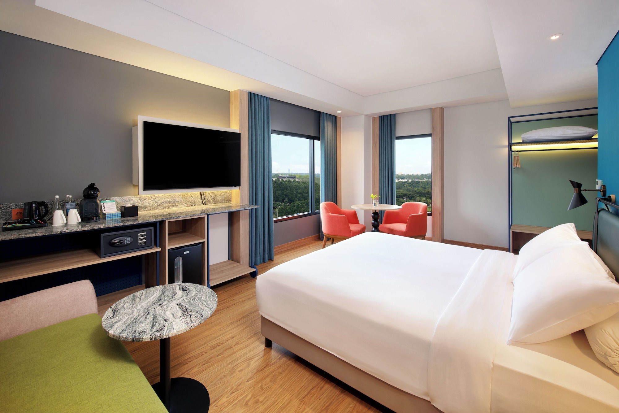 SUITE, QUEEN BED