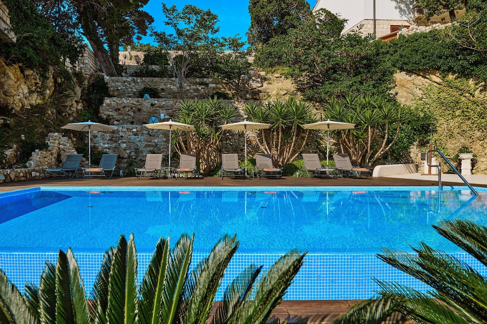 Arbiana Heritage Hotel 75/78