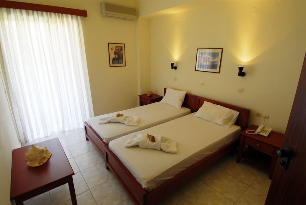 Ammoudi Hotel 15/45