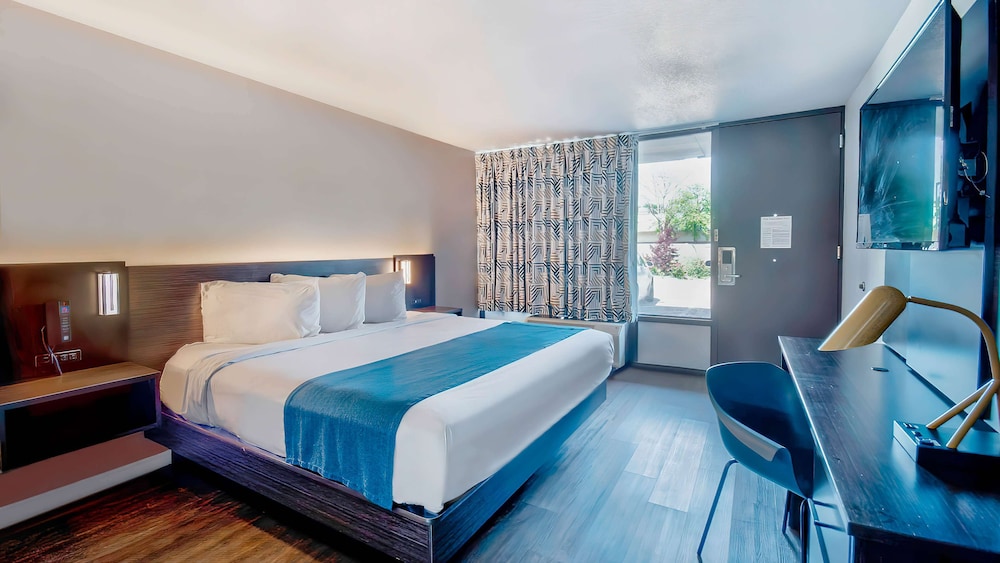 Motel6 Louisville, KY - Airport - Fair Expo 13/26