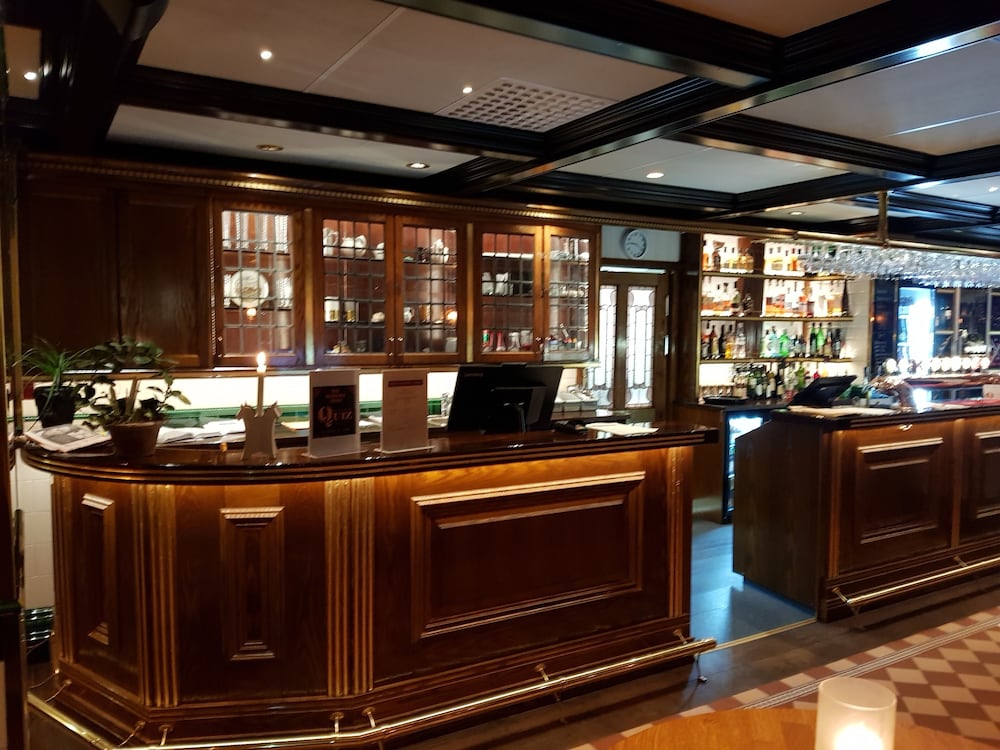 Hotel Bishops Arms Mora 9/44