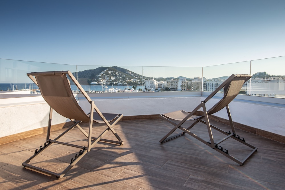 Hotel Tres Torres 36/65