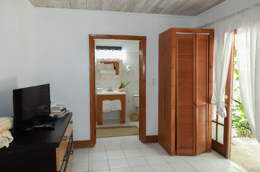 Tingum Village Hotel 50/50