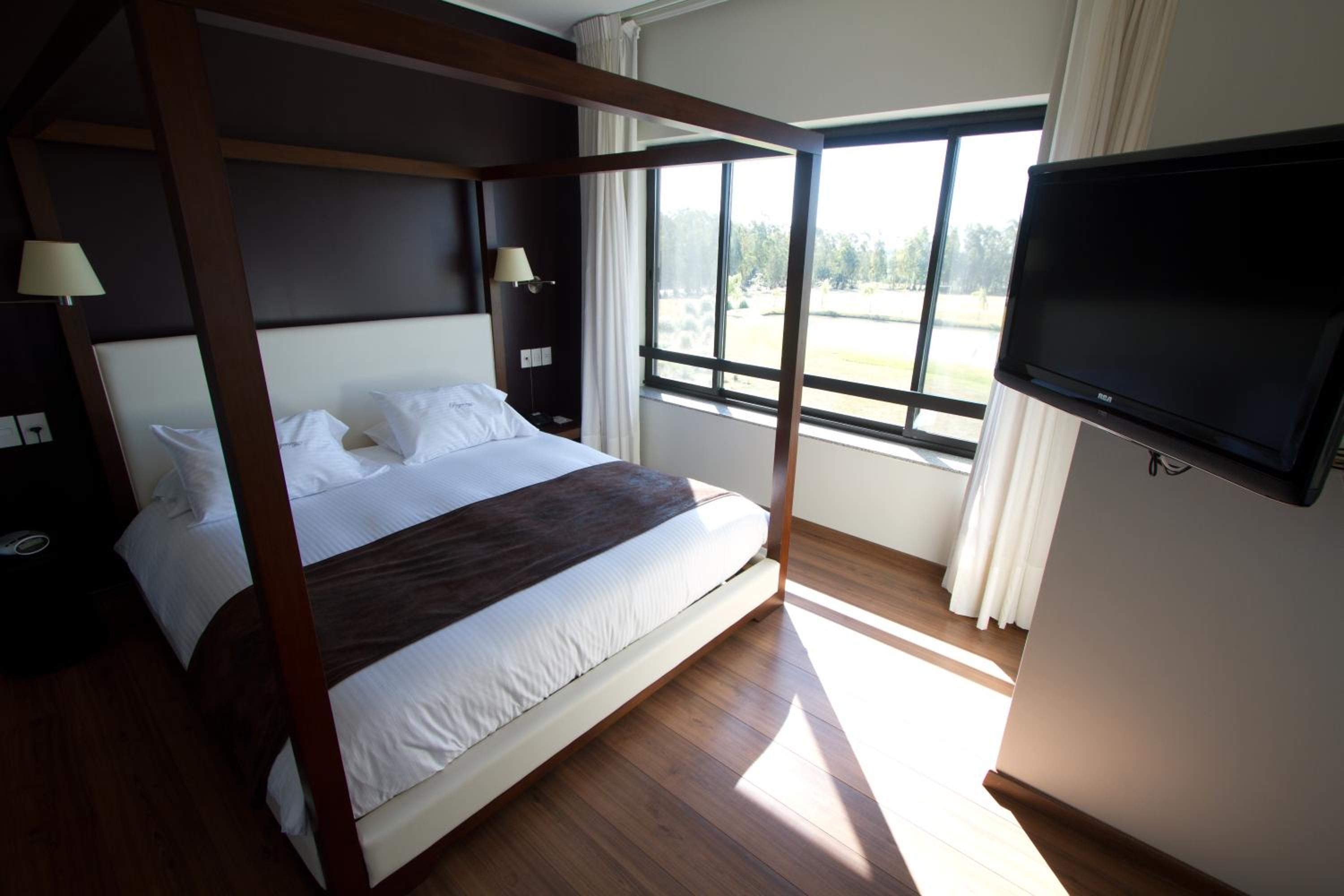 Suite, King Bed, Sofa