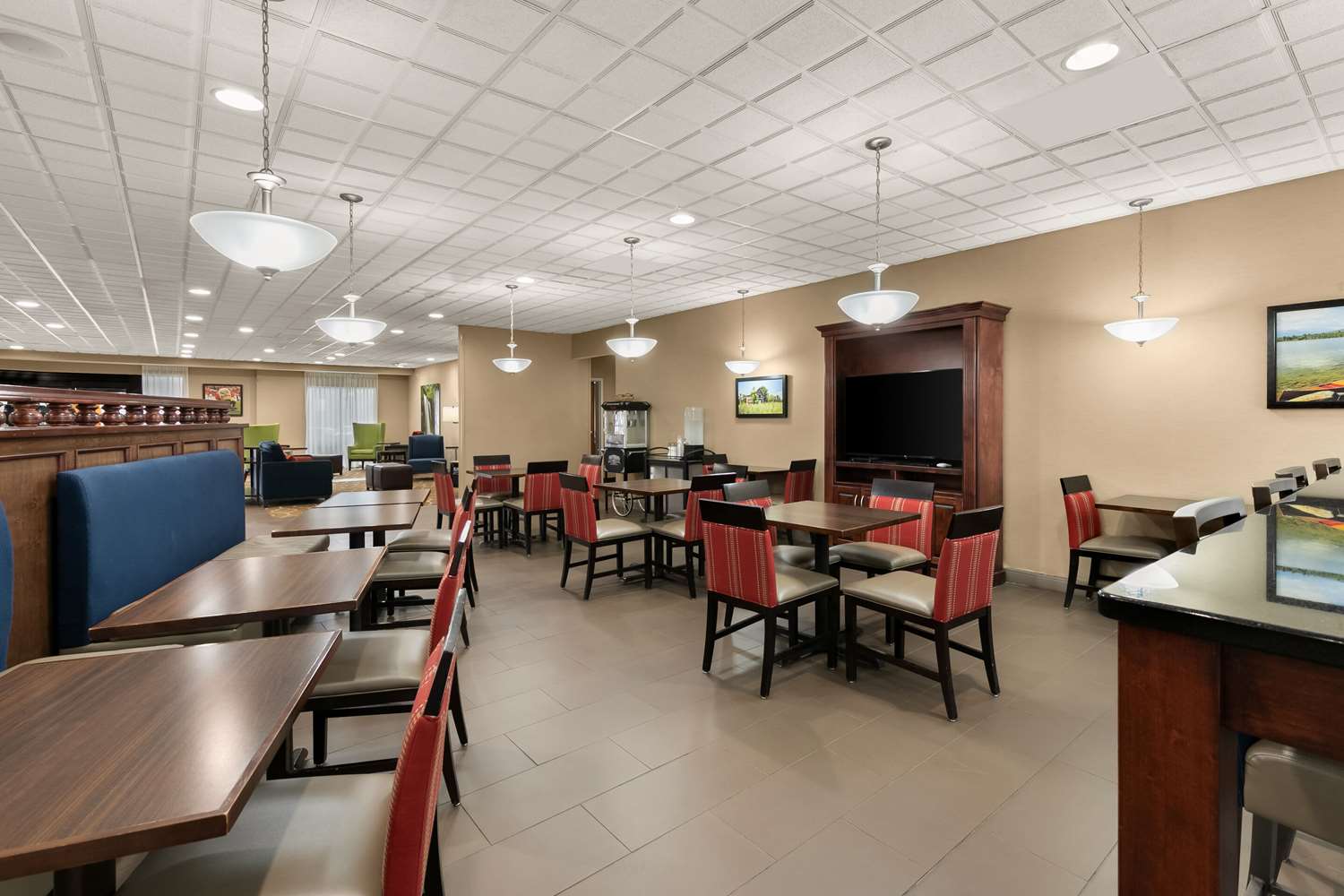 Comfort Suites Commerce 14/20