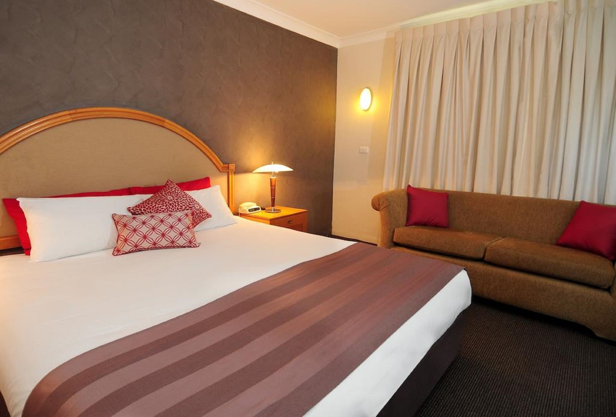 2 Bedrooms, Family, King and Twin Beds