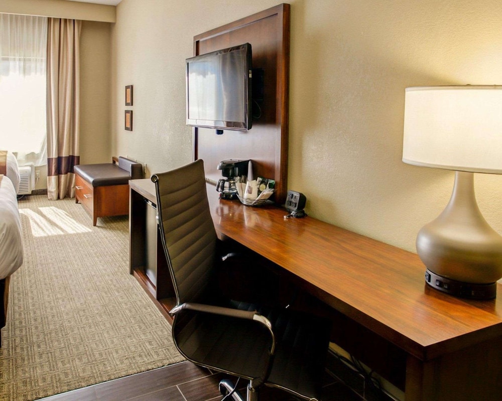 Comfort Suites Georgetown, KY 42/44
