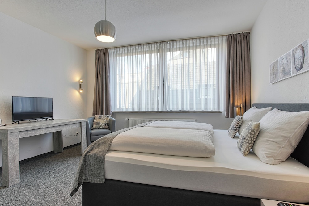Ff&E Hotel Carlton 15/59