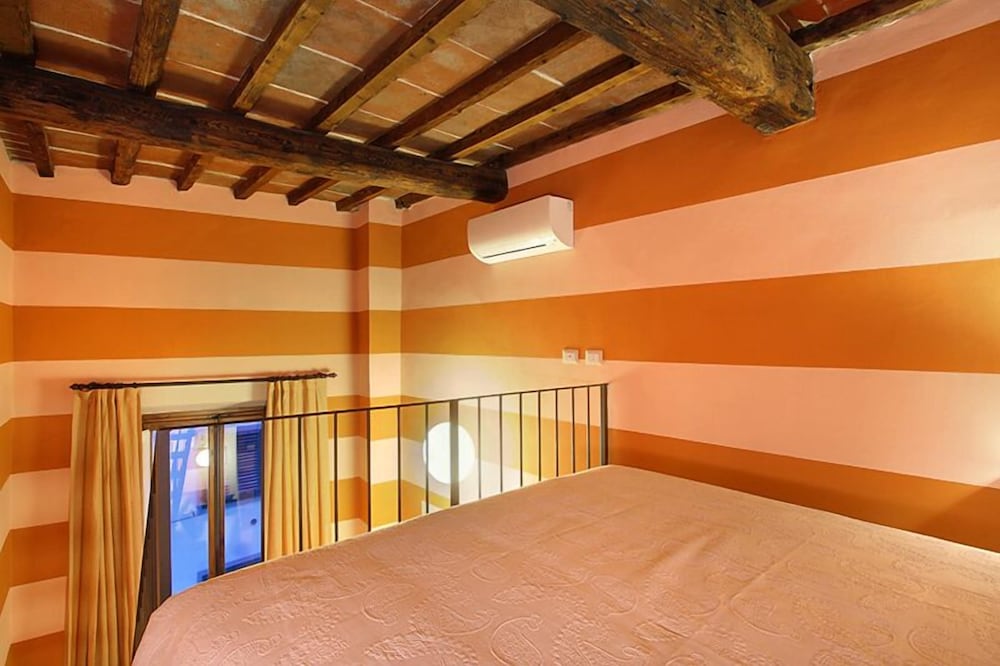 APPARTAMENTI AL GIGLIO BOTTONATO 8/22