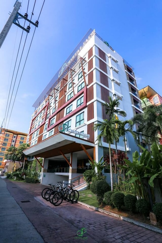 Crystal Jade Hotel 62/65