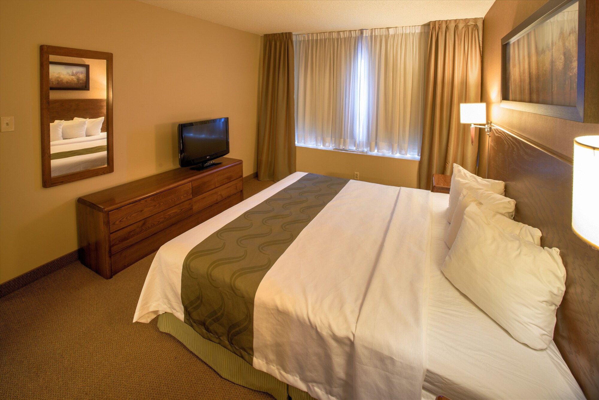 Suite, Queen Bed, Sofa