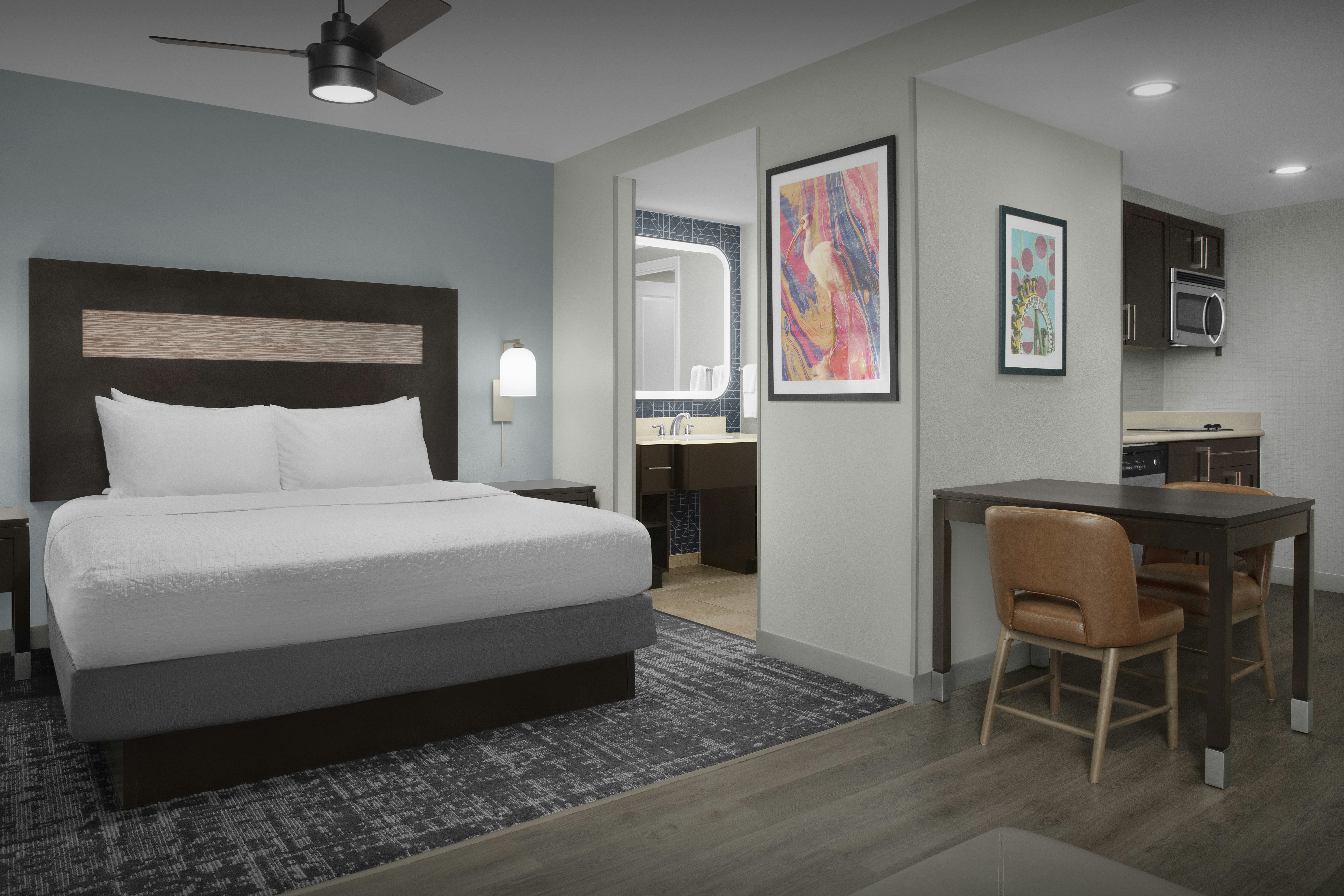 STUDIO, SUITE, KING BED