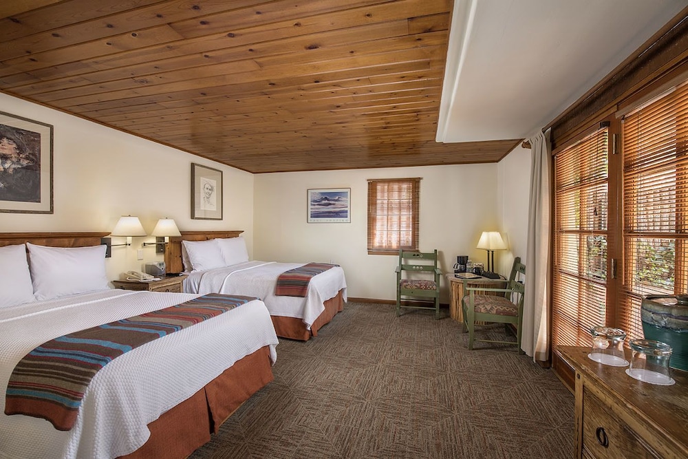 Traditional, 2 Queen Beds, Balcony or Patio