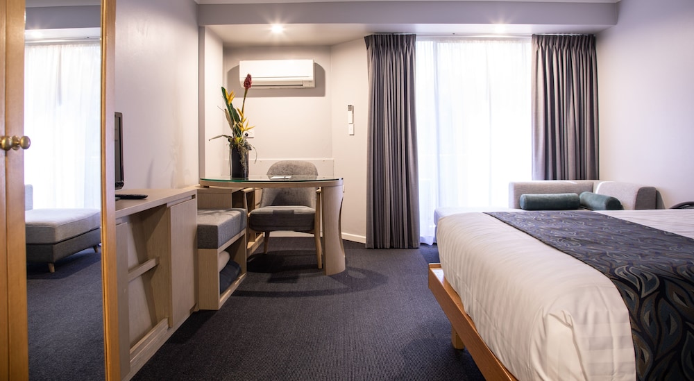 CAPITAL EXECUTIVE APARTMENT HOTEL 13/32