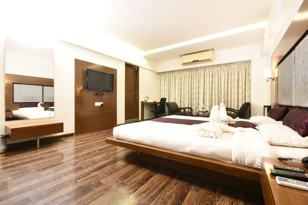 PLATINUM RESIDENCY HOTEL 10/28