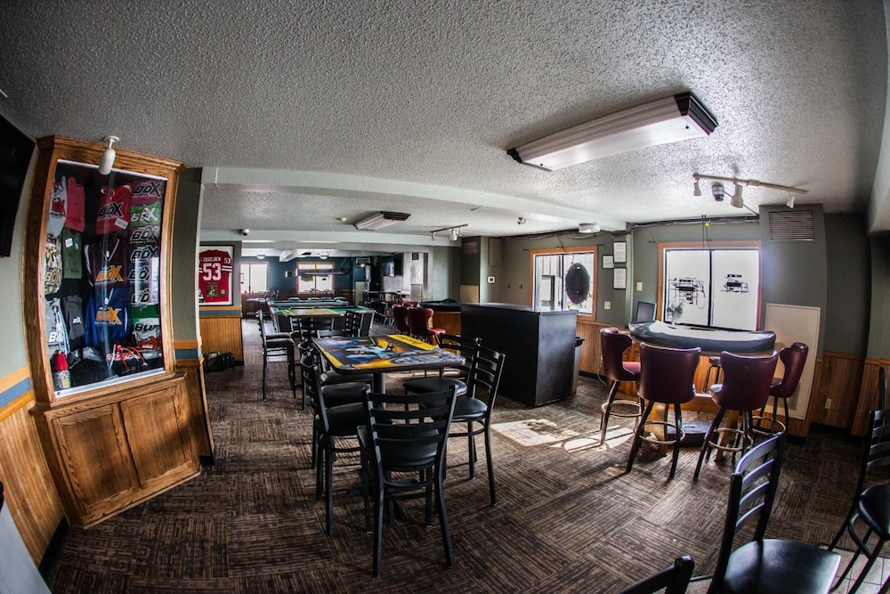 Fargo Inn and Suites 30/34