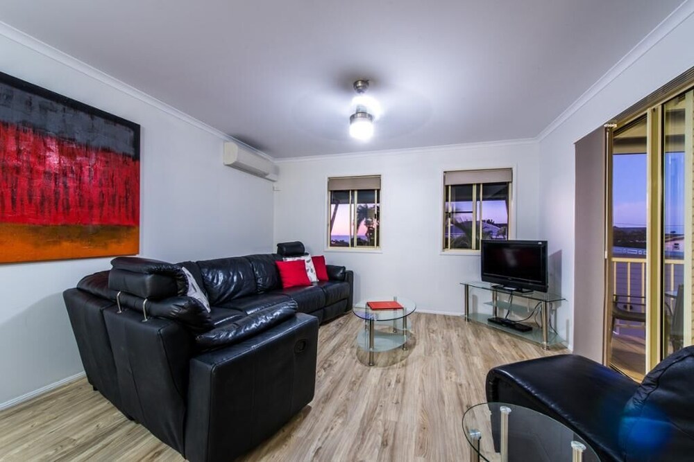 Airlie Apartments 44/78