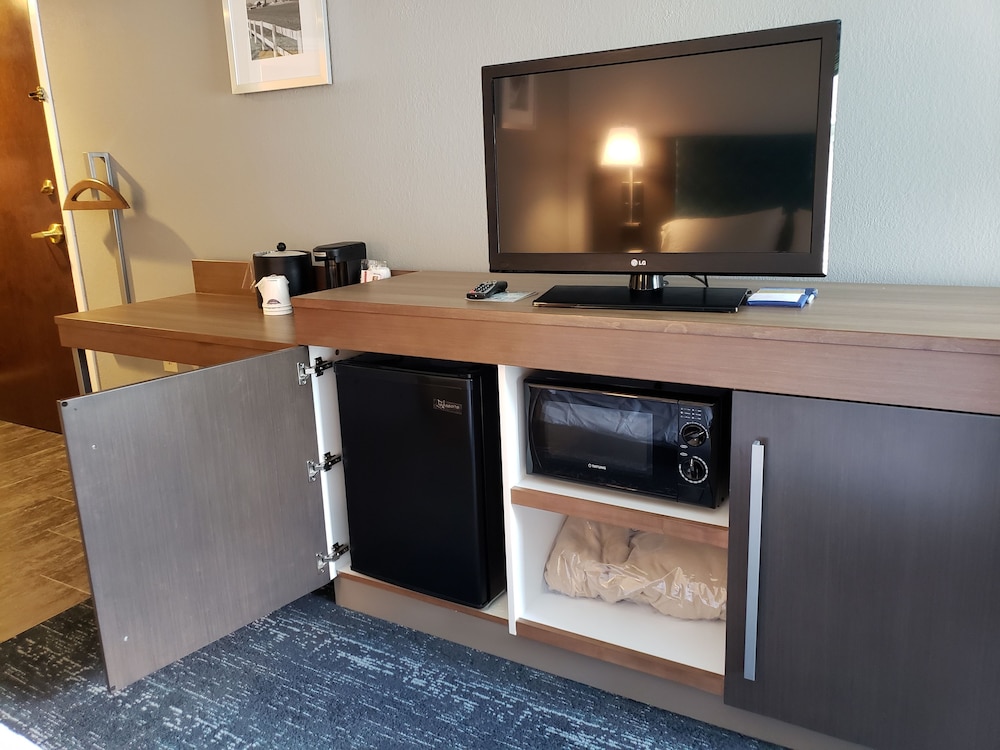 Hampton Inn Suites Newtown 13/57