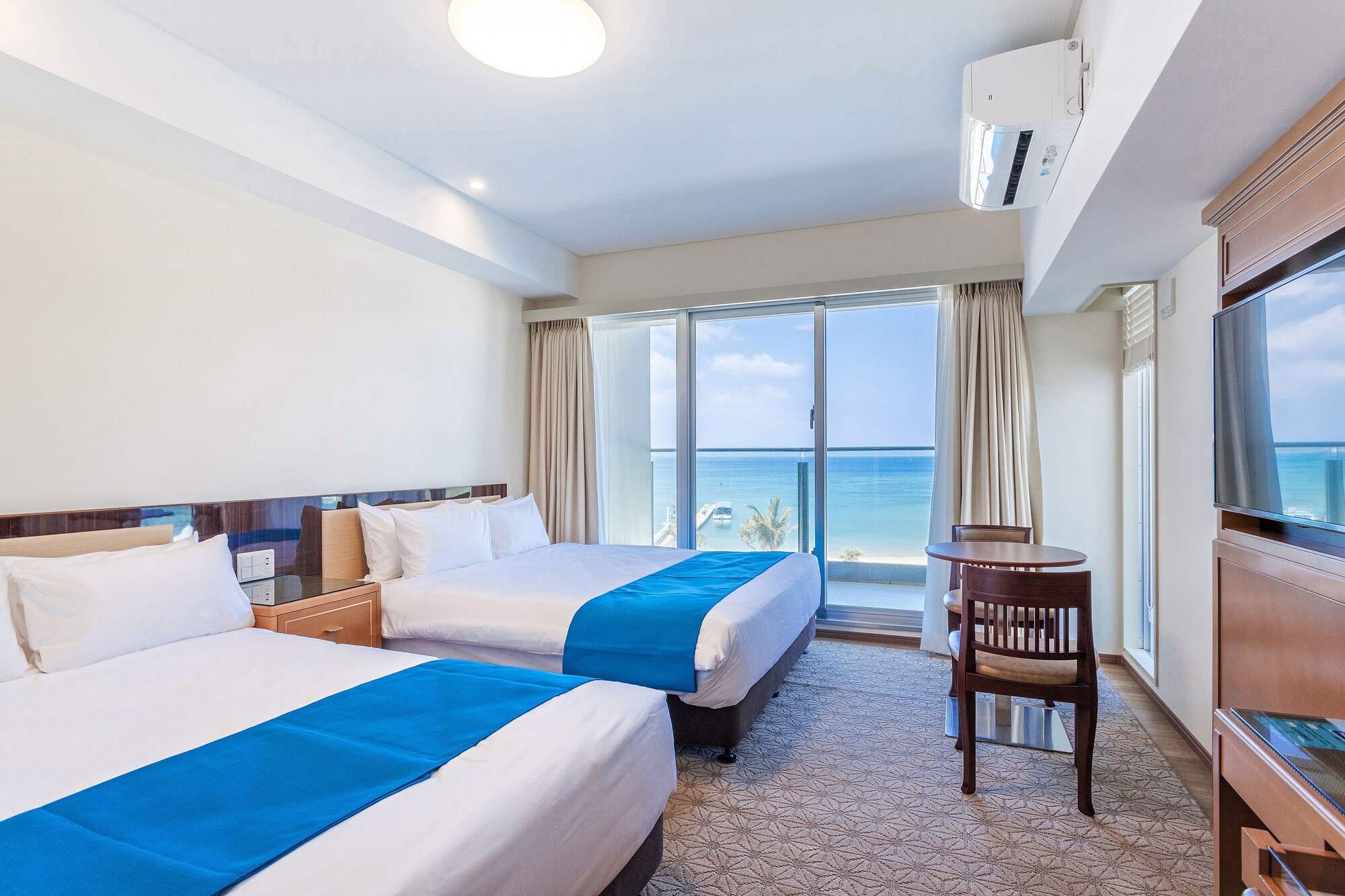 Lch, Suite, 1 Queen and 1 Single Bed