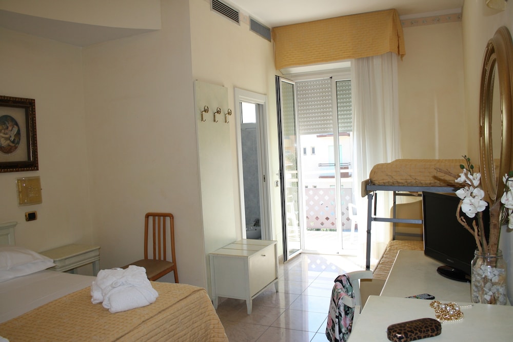 Gaston Hotel 33/45
