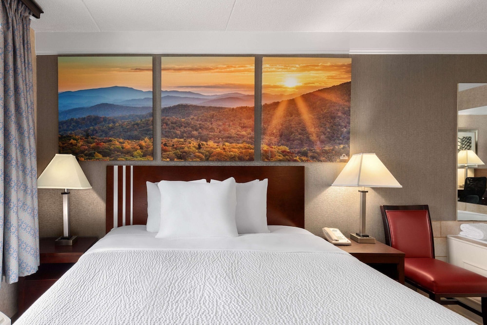 Days Inn by Wyndham Columbia Kentucky 24/52
