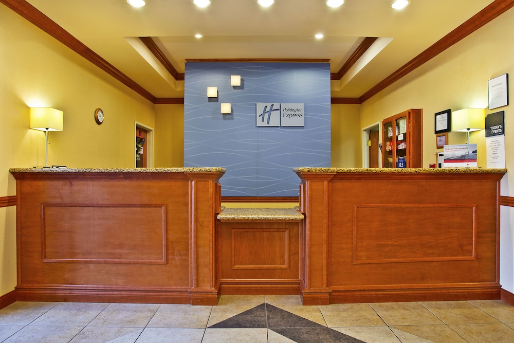 Holiday Inn Express Hotel Suites Goshen 5/75
