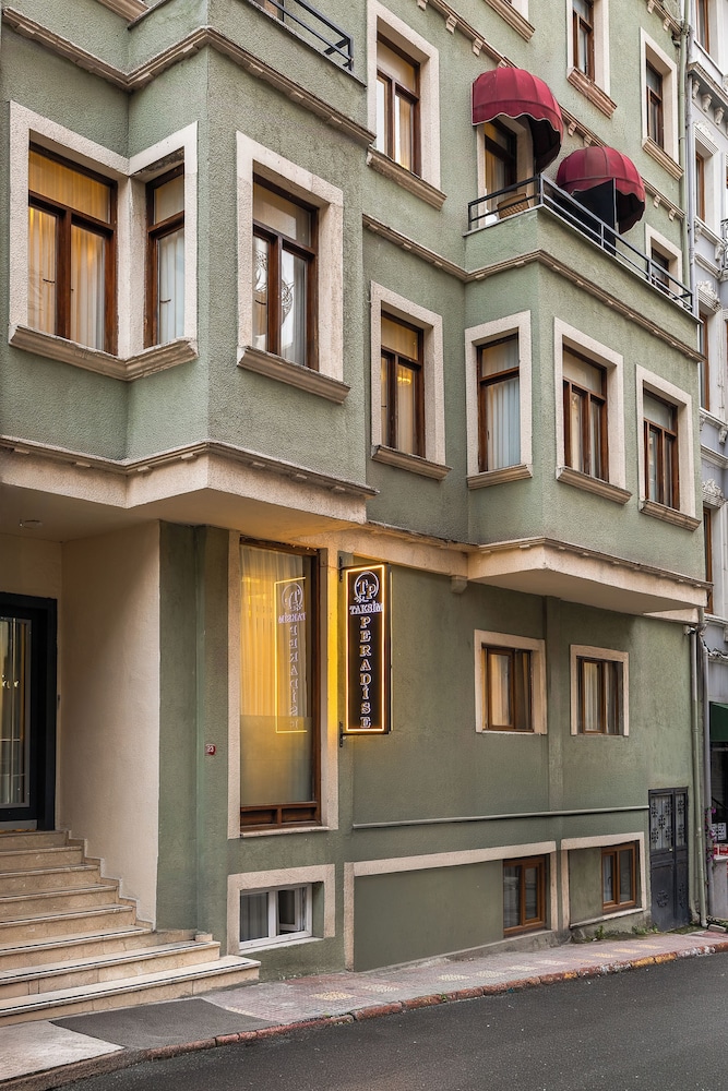 Peradise Hotel 4/50