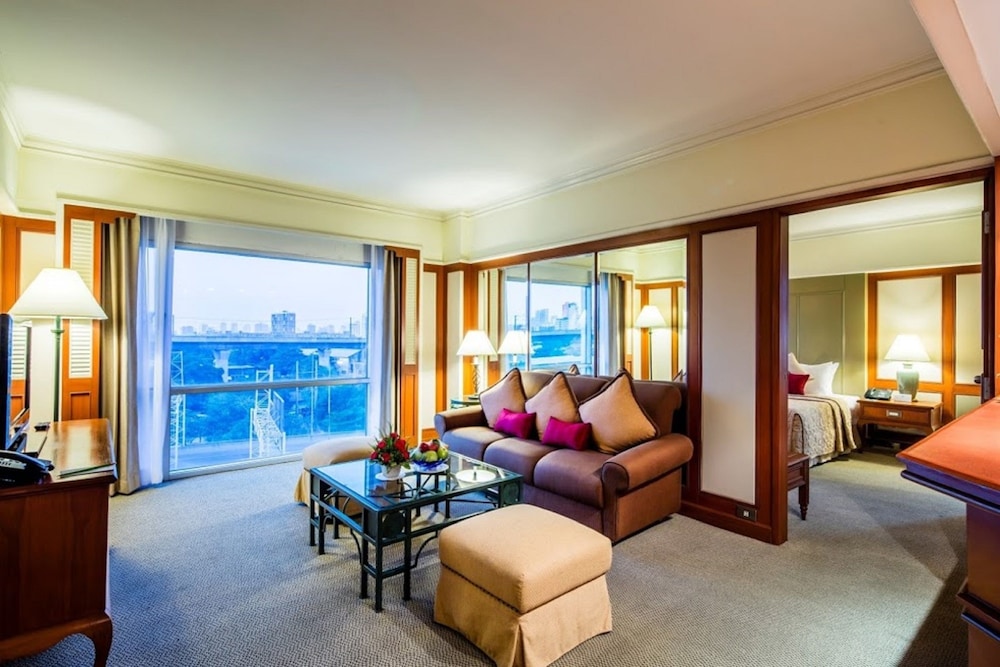 Bangkok Palace Hotel 50/75
