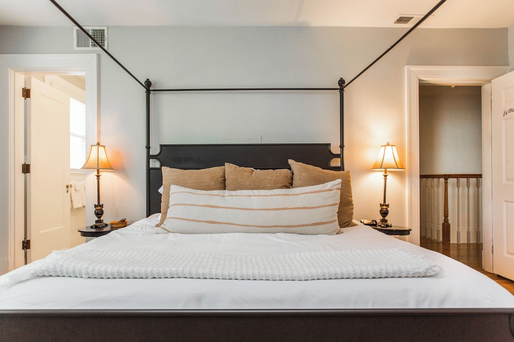 Southmoreland on the Plaza Bed &amp; Breakfast 5/24