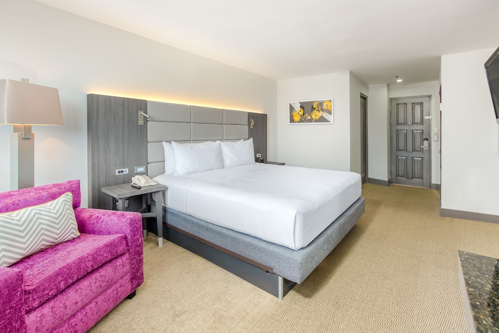 غرفة بريميوم بسرير كينج، Crowne Plaza San Jose La Sabana by IHG 3/6