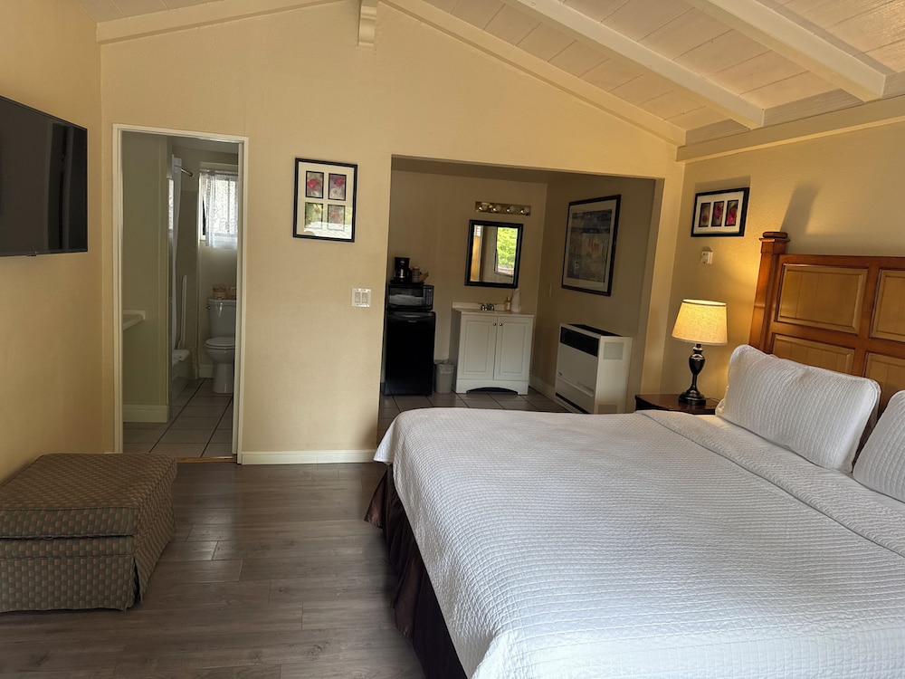 COTTAGE, KING BED