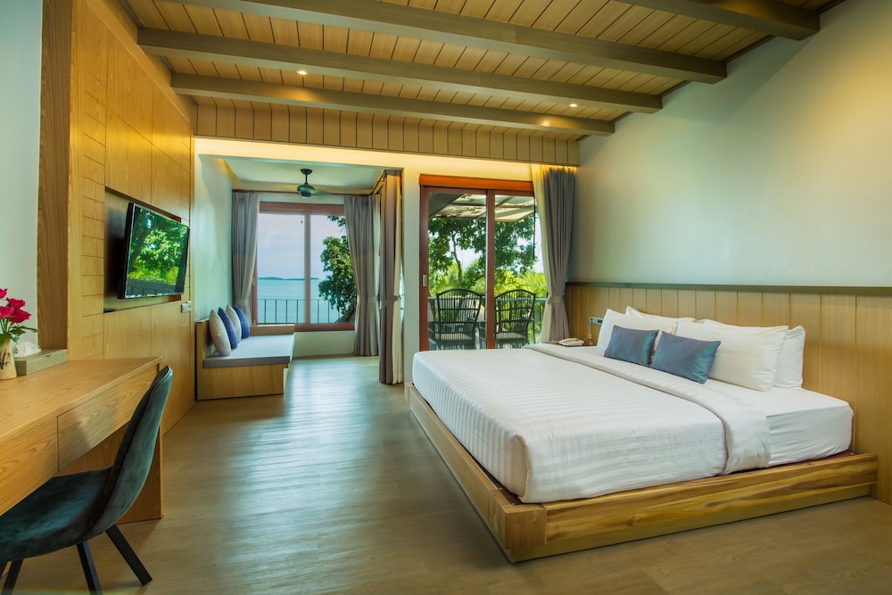 Coral Cliff Beach Resort 23/70