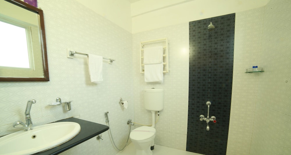 HOTEL KARNAVATI 48/50