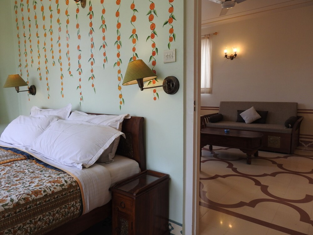 Om Niwas Suite Hotel 37/67