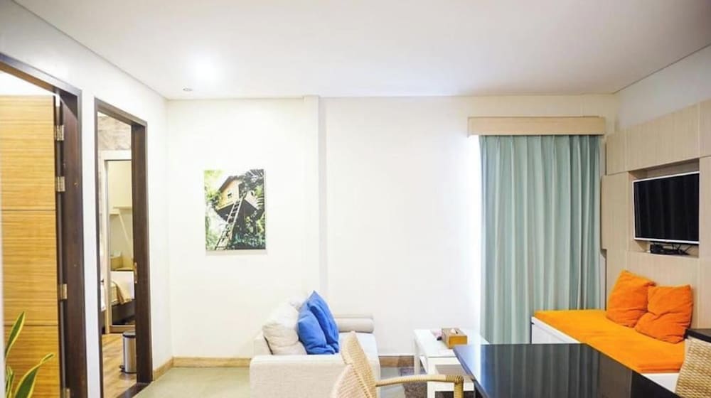 Treehouse Suites 24/50