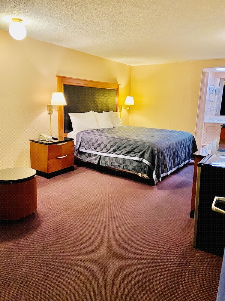 Rodeway Inn Findlay University Area 19/43