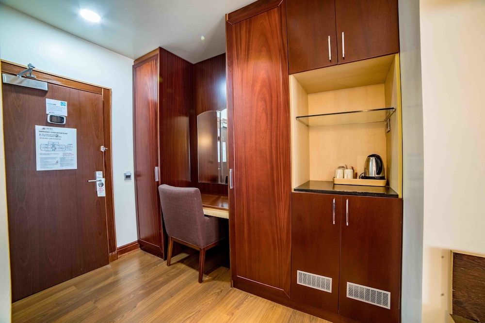 Alphaplus Apartments 50/50