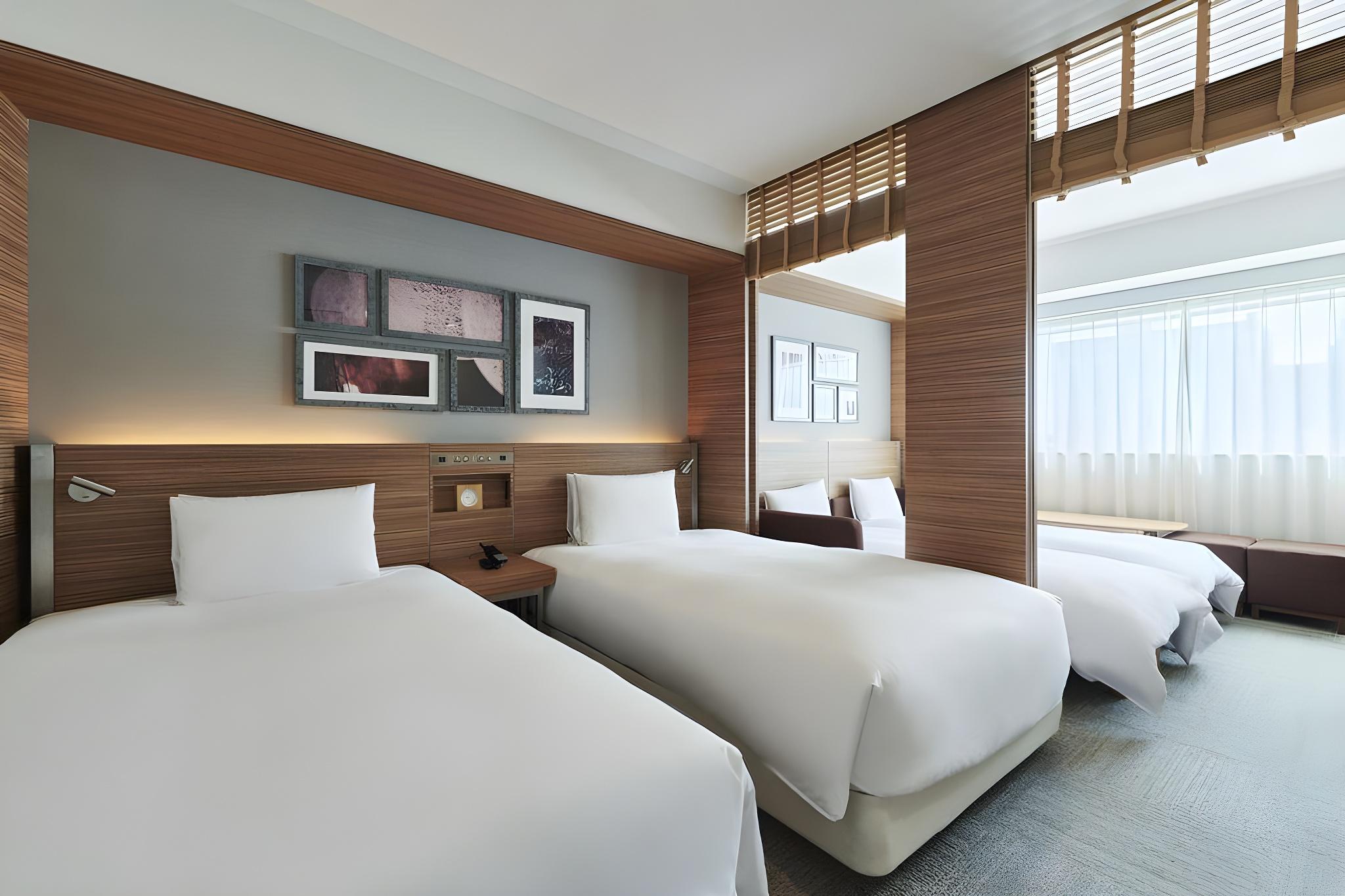 Deluxe, Twin Beds, 2 Sofa, Cross Floor