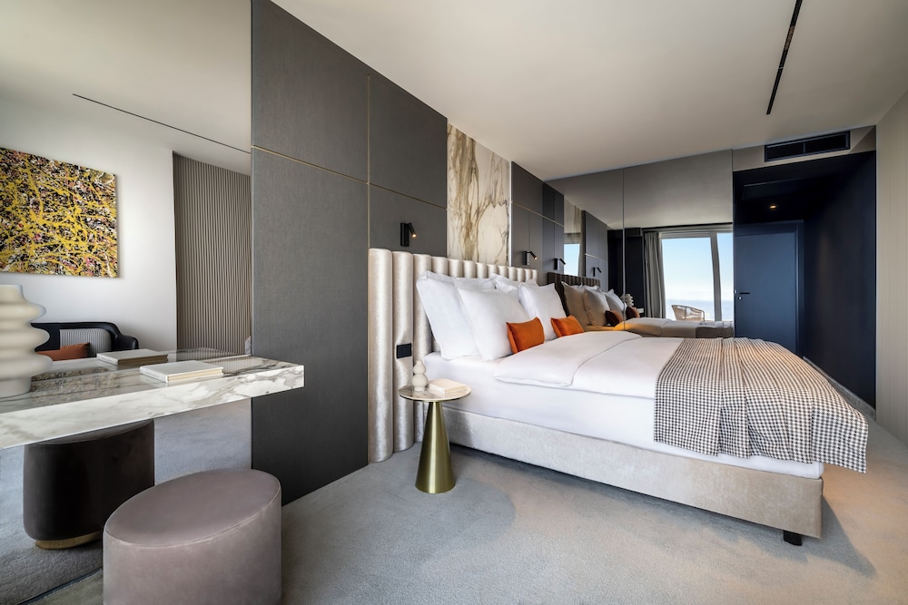 DELUXE, DOUBLE BED, SEA VIEW
