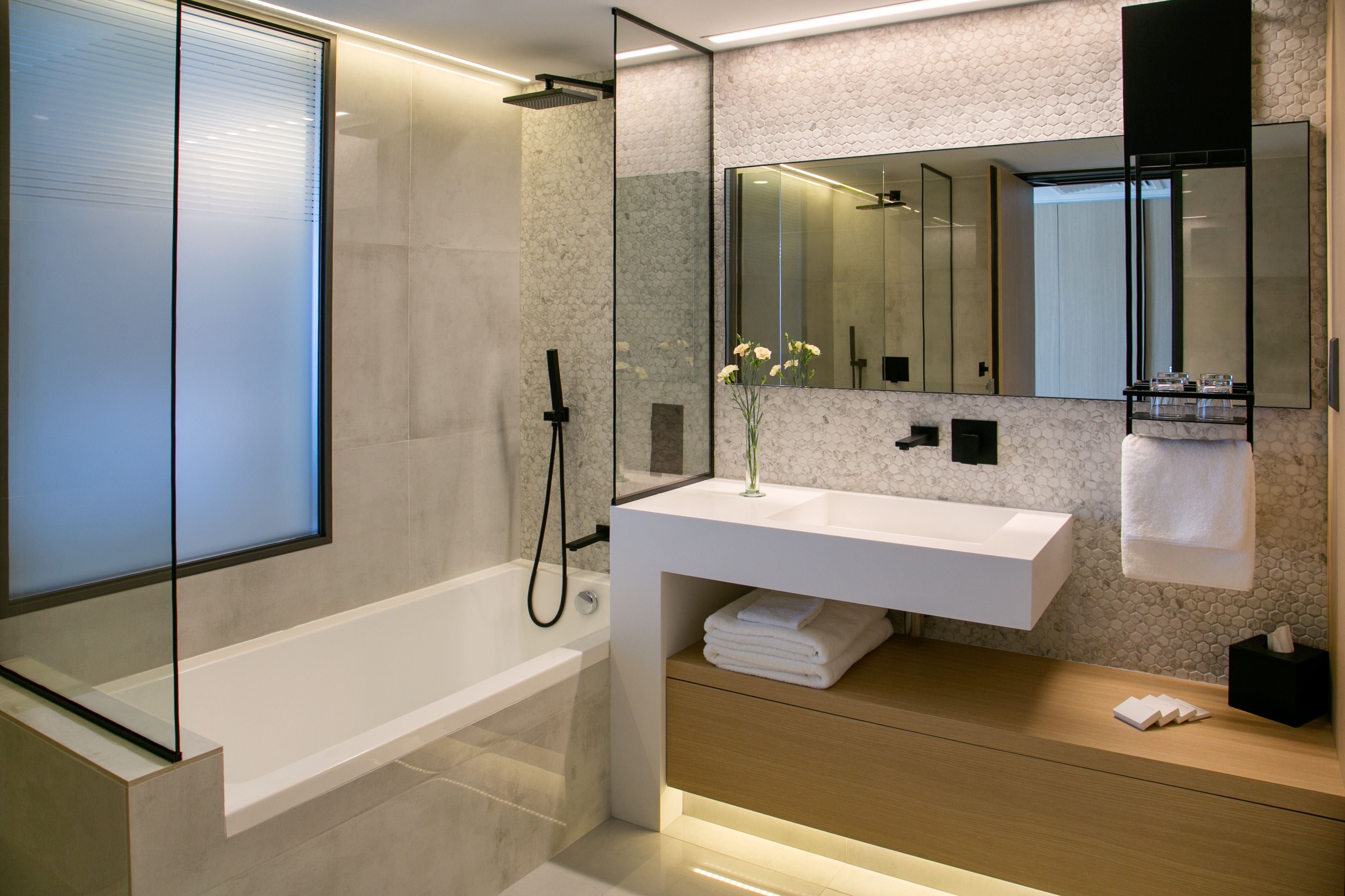 غرفة سوبيريور بسرير مزدوج بإطلالة على البحر، Mercure Larnaca Beach Resort 5/6