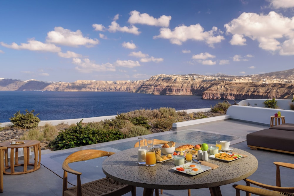 Neptune Luxury Spa Suites 51/72