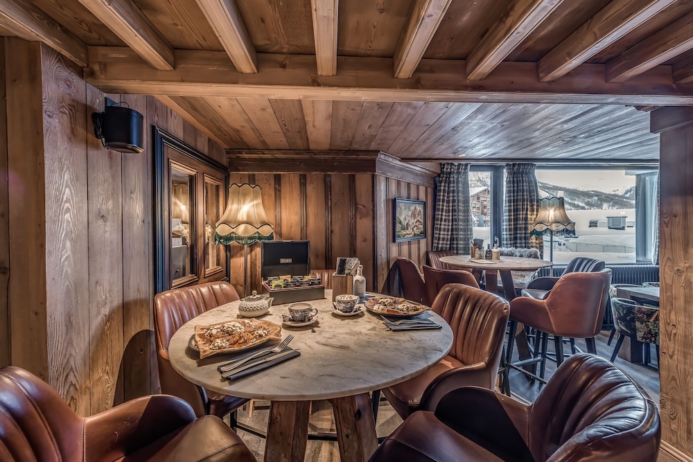 LE VAL D'ISERE 41/50