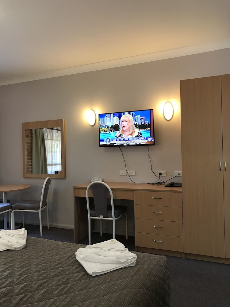 Country Gardens Motor Inn 16/33