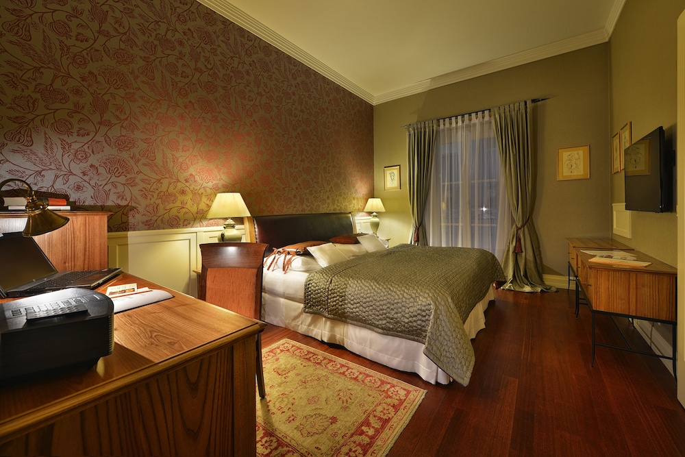 Marrol S Hotel 10/46
