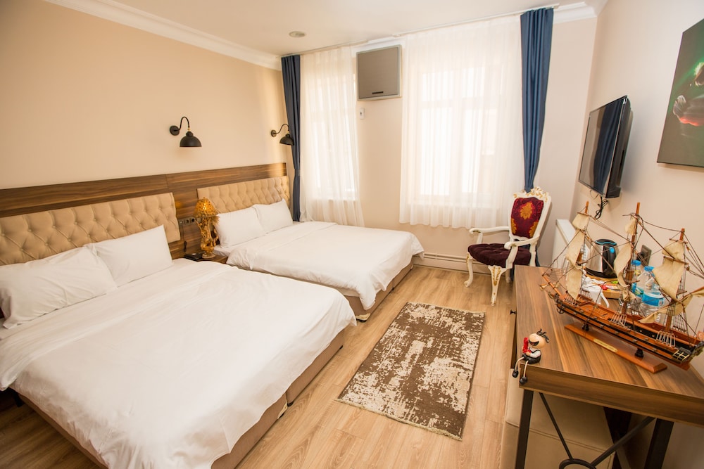 Corner Garden Hotel 7/32