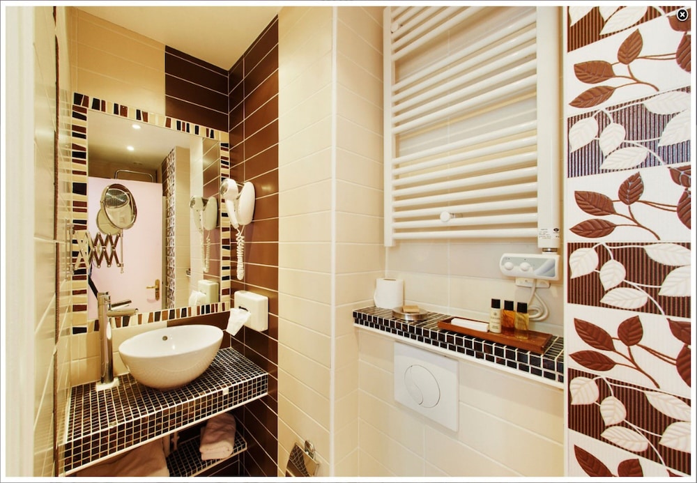 Hotel Poussin 20/58