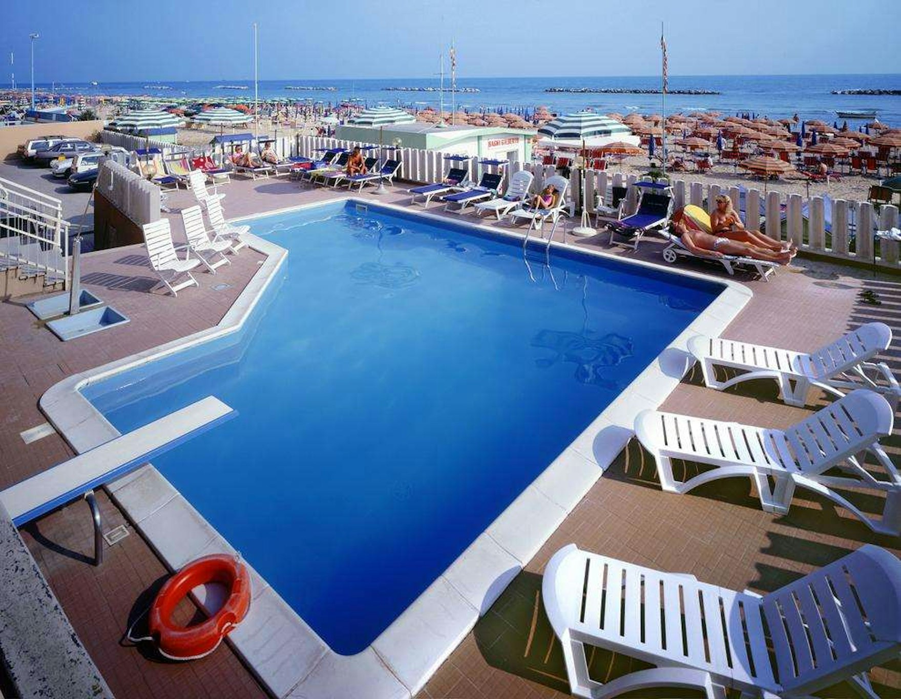 Astoria Beach Hotel 32/34